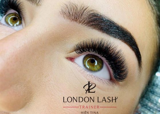 Russian volume eyelash extension