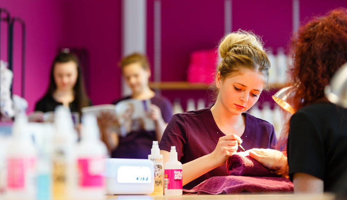 NAIL & BEAUTY THERAPY DIPLOMA – 8 DAYS